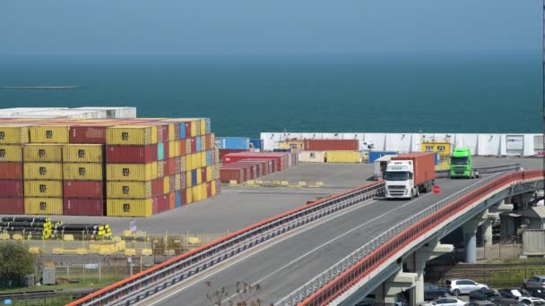 Port Przemysłowy Odessie Ukraina Maja 2019 Ciężarówki Idą Poprzek Przemysłowego — Wideo stockowe