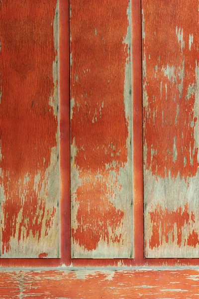 Vieja puerta de madera de color rojo para textura o fondo —  Fotos de Stock