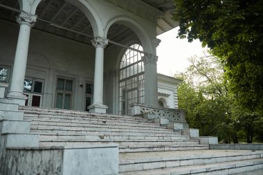 eski beyaz Villa, Retro mimarisi