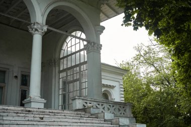eski beyaz Villa, Retro mimarisi