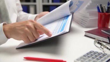 iş, ofis, düz, kırmızı, beyaz, evrak, rapor, istatistik, veri, bilgi, muhasebe, üst, görünüm, okuma, yazma, hesaplama, finans, grafik, sayı, tablo, elektronik tablo, profesyonel, uzman, çalışma alanı, işyeri, eğitim, belge, grafik,