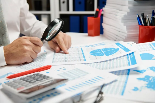 Businessman working and calculating, reads and writes reports. Office employee, table closeup. Business financial accounting concept. — Stock Photo, Image