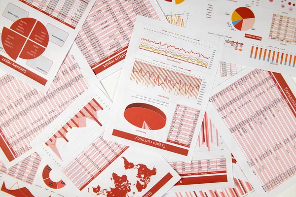 ビジネス ワークスペースのフラットトップ ビュー - データ、テーブル、および分析グラフを含むレポート。財務会計の概念. — ストック写真