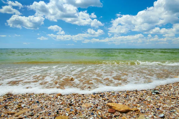 Sea beach, wave and sand - beautiful summer landscape and travel concept, bright day and sky with clouds — Stock Photo, Image