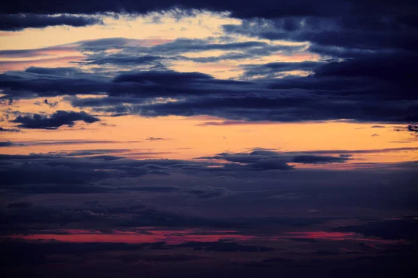 Beautiful sunset - dark sky with clouds and sunlight — Stock Photo, Image