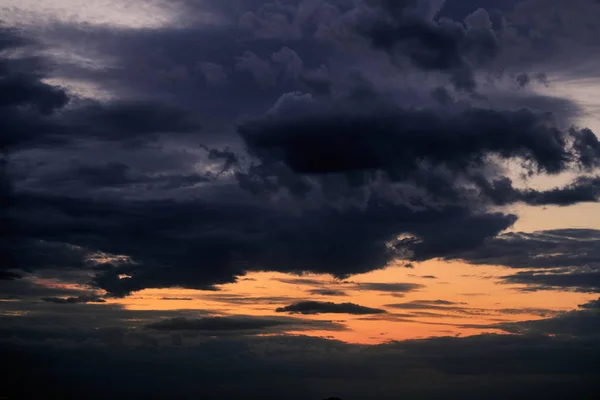 Beautiful sunset - dark sky with clouds and sunlight — Stock Photo, Image