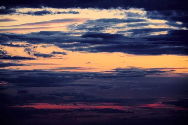 Beautiful sunset - dark sky with clouds and sunlight — Stock Photo, Image