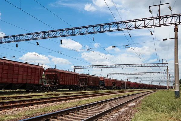 Industrial railway - wagons, rails and infrastructure, electric power supply, Cargo transportation and shipping concept. — Stock Photo, Image