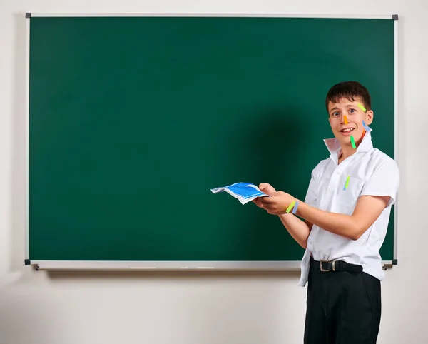 Retrato Aluno Engraçado Menino Escola Muito Emocional Divertindo Muito Feliz — Fotografia de Stock