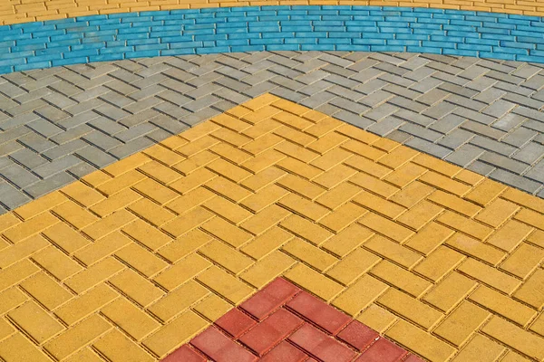 Желтая, красная и синяя плитка для фона или текстуры — стоковое фото