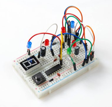 monte edilmiş elektronik bileşenli devre montaj plakası, birim, parça, radyo ekipmanları ve dijital mikroçip - elektrik devrelerinin öğrenimi, eğitimi ve geliştirilmesi için Diy kit