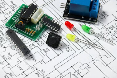 Elektronik bileşenin, birimin, parçanın, radyo ekipmanının ve dijital mikroçipin kapanışı - Elektrik devrelerinin öğrenimi, eğitimi ve geliştirilmesi için Diy kit