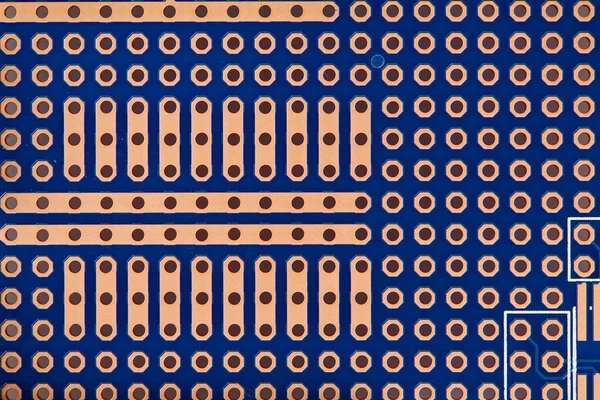 Printplaat close-up - elektronische component voor radioapparatuur en digitale microchip, concept voor de ontwikkeling van elektrische circuits — Stockfoto