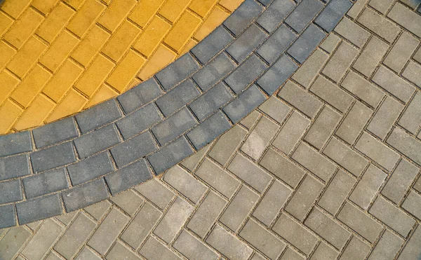 Baldosas de pavimentación amarillas y grises para fondo o textura —  Fotos de Stock