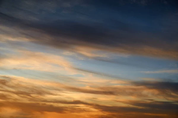 Colorful dramatic sky with cloud at sunset — Stock Photo, Image