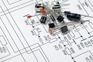 Elektronik bileşenin, birimin, parçanın, radyo ekipmanının ve dijital mikroçipin kapanışı - Elektrik devrelerinin öğrenimi, eğitimi ve geliştirilmesi için Diy kit