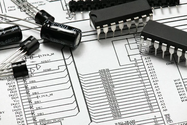 Close-up de componentes eletrônicos, unidade, parte, diagrama de circuito, equipamentos de informática e microchip digital - kit DIY para aprendizagem, treinamento e desenvolvimento de circuitos elétricos — Fotografia de Stock