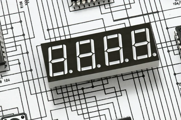 Macro de display digital, chip, componentes eletrônicos, diagrama de circuito, equipamentos de informática e microchip digital - kit DIY para aprendizagem, treinamento e desenvolvimento de circuitos elétricos — Fotografia de Stock