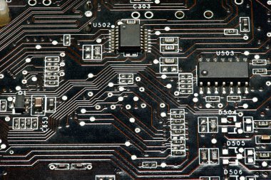 basılı devre kartı ve mikroçip, ya da Cpu kapanışı - dijital ekipman için elektronik bileşen, elektrik bilgisayar devrelerinin geliştirilmesi konsepti
