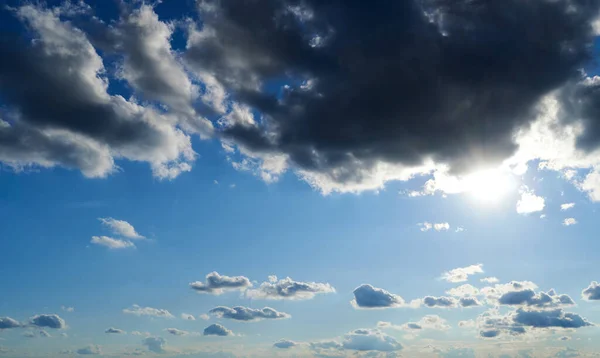 Bright Beautiful Blue Sky Soft Clouds Bright Sun Evening — Stock Photo, Image