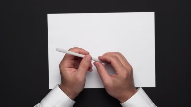 Vista Dall Alto Foglio Carta Bianco Mani Uomo Affari Tavolo — Video Stock