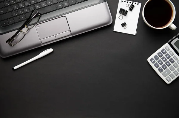 Top Kilátás Modern Fekete Irodai Íróasztal Laptop Notebook Ceruza Sok — Stock Fotó