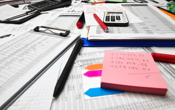 Draufsicht Auf Den Schreibtisch Eines Büroangestellten Arbeit Mit Finanzberichten Analysen — Stockfoto