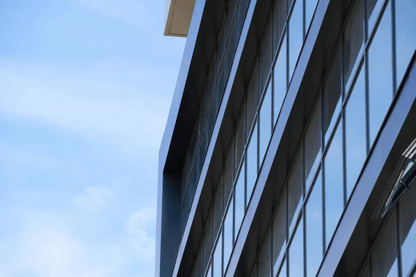 Facade Modern Building Bright Sunny Day Blue Sky Clouds Reflecting — Stock Photo, Image