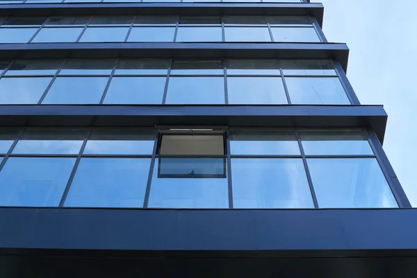 Facade Modern Building Bright Sunny Day Blue Sky Clouds Reflecting — Stock Photo, Image