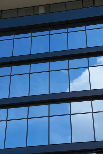 Facade Modern Building Bright Sunny Day Blue Sky Clouds Reflecting — Stock Photo, Image