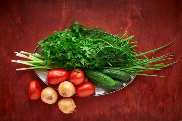 Sağlıklı Yiyecekler Ahşap Arka Planda Taze Sebze Sebzeler Yeşiller Soğan — Stok fotoğraf