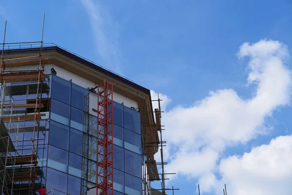 Edificio Moderno Construcción Paredes Enlucidas Andamios Grúa Construcción — Foto de Stock