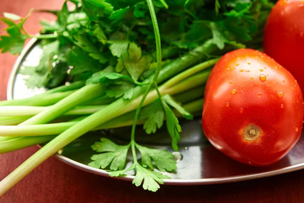 Gezonde Voeding Verse Groenten Groenten Een Houten Ondergrond Groenten Uien — Stockfoto