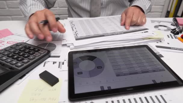 Analyse Entreprise Concept Comptable Homme Affaires Travaillant Avec Document Une — Video