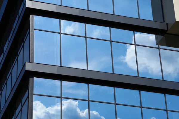 Facade Modern Building Bright Sunny Day Blue Sky Clouds Reflecting — Stock Photo, Image