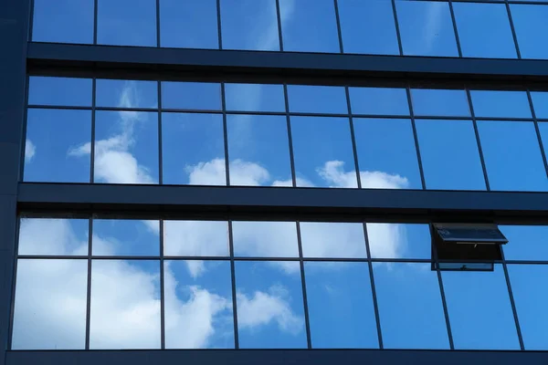 Facade Modern Building Bright Sunny Day Blue Sky Clouds Reflecting — Stock Photo, Image