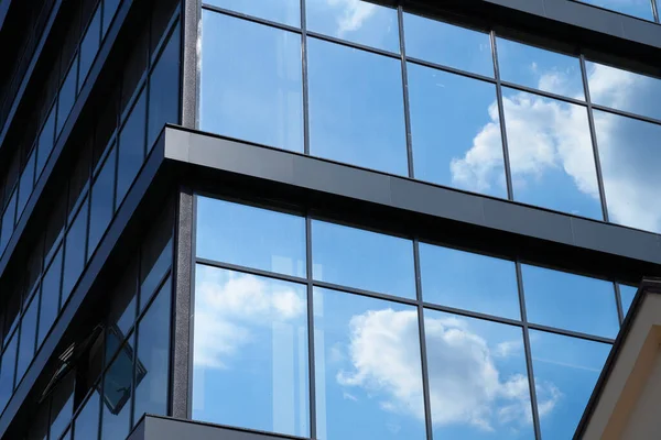 Facade Modern Building Bright Sunny Day Blue Sky Clouds Reflecting — Stock Photo, Image