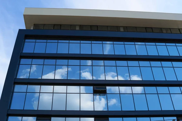 Facade Modern Building Bright Sunny Day Blue Sky Clouds Reflecting — Stock Photo, Image