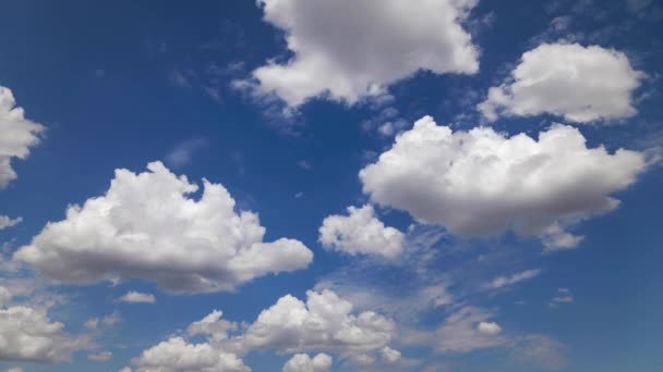Napközben Fényes Égbolt Gyönyörű Felhők Mint Háttér — Stock videók