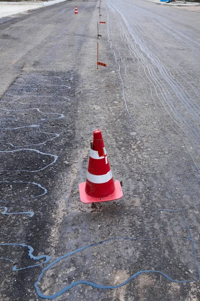 Construcción Reparación Carreteras Colocación Una Nueva Capa Asfalto Marcando Nivel — Foto de Stock