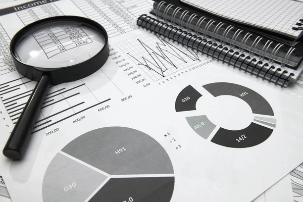 营业部案头清理 财务报告 分析和会计 一套文件 表格和图表 各种簿记项目 计算器 — 图库照片
