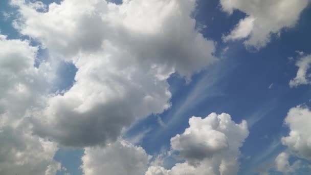 Timelapse Van Een Heldere Lucht Gedurende Dag Mooie Wolken Als — Stockvideo