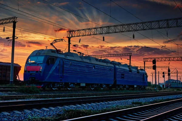 Railway Train Rail Cars Beautiful Sunset Dramatic Sky Sunlight — Stock Photo, Image