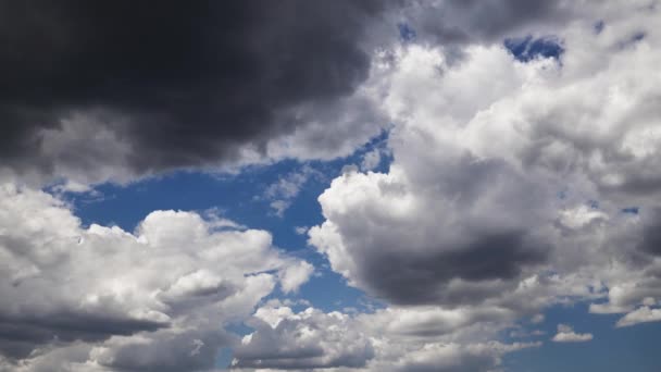 Timelapse Van Een Heldere Lucht Gedurende Dag Mooie Wolken Als — Stockvideo