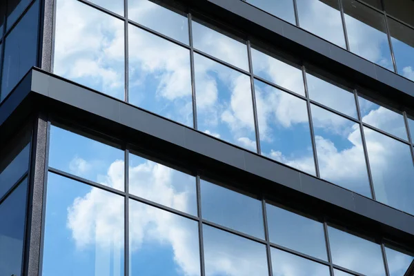 Facade Modern Building Bright Sunny Day Blue Sky Clouds Reflecting — Stock Photo, Image