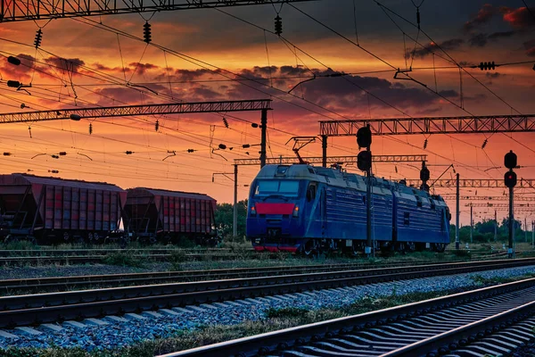 Railway Train Rail Cars Beautiful Sunset Dramatic Sky Sunlight — Stock Photo, Image