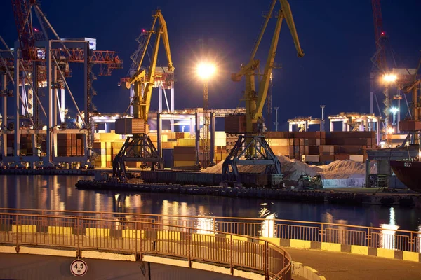 Vista Del Puerto Industrial Por Noche Buques Espera Carga Descarga — Foto de Stock