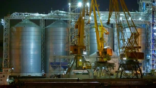 Puerto Industrial Por Noche Trabajo Descarga Grúas Transporte Carga Por — Vídeos de Stock