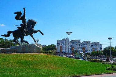Tiraspol, Transnistria, Moldova - 25 Ağustos 2020: şehir merkezi ve Kumandan Suvorov anıtı