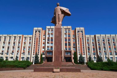 Tiraspol şehir merkezi, Transnistria, Moldova - hükümet binası ve başkanlık sarayı, Lenin anıtı